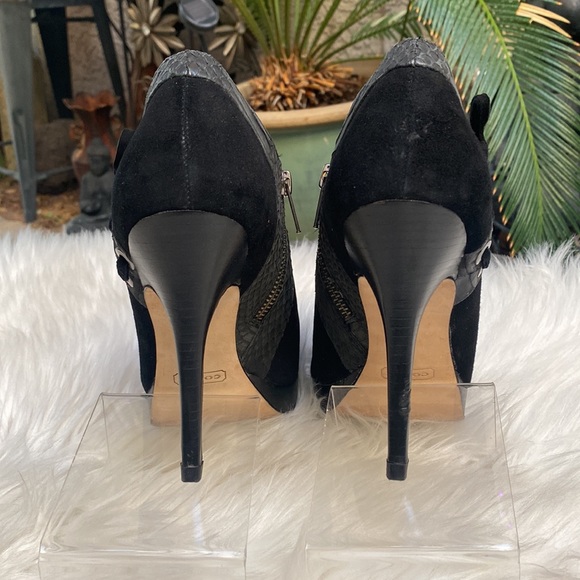 ▪️▪️COACH BEATRICE BLACK-N-GREY SUEDE W/SNAKESKIN BOOTIES▪️▪️ - Picture 3 of 6